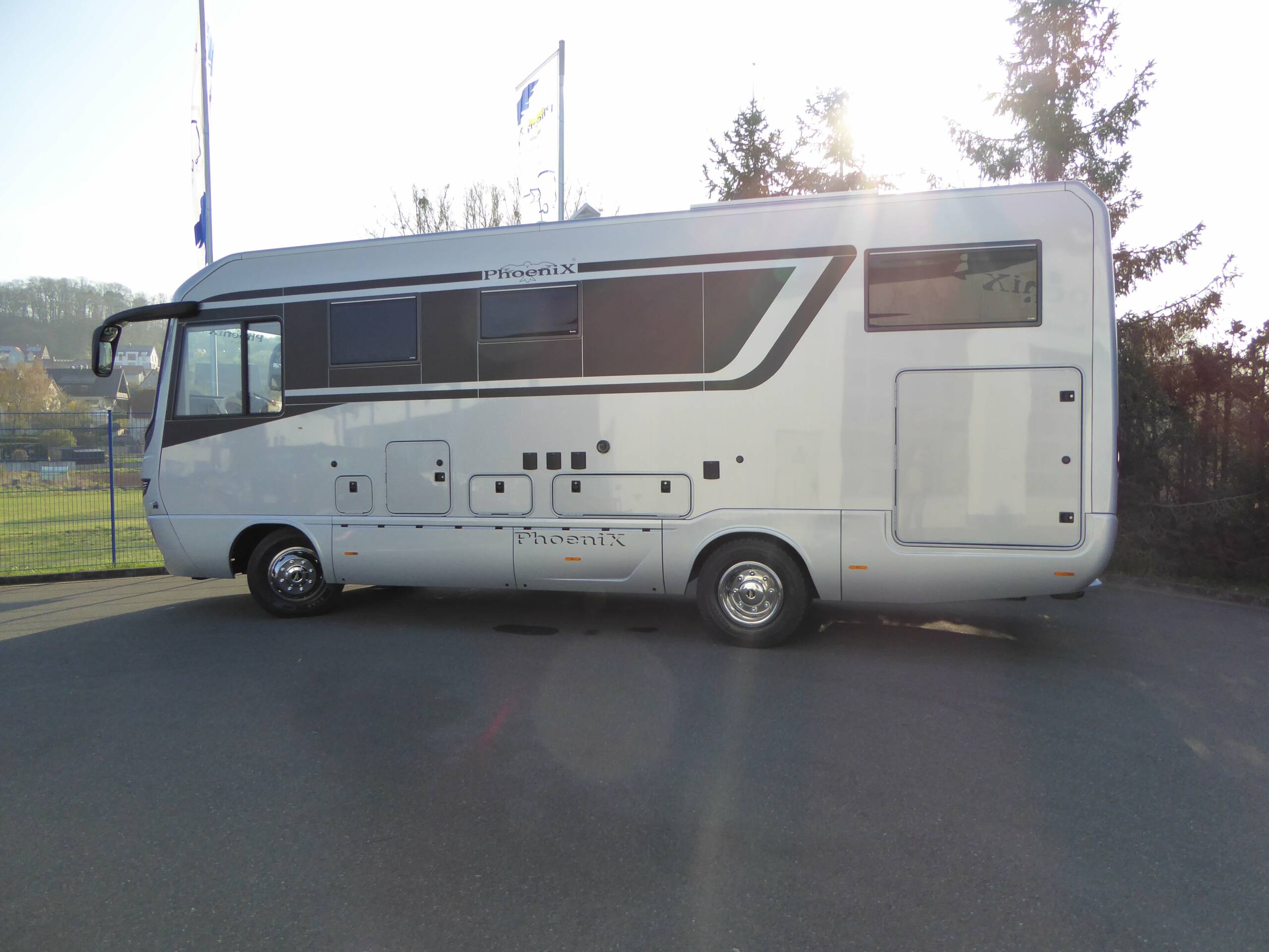 Phoenix TopX-Modelle 10 - Reisemobil International Phoenix TopX-Modelle 10 - Reisemobil International