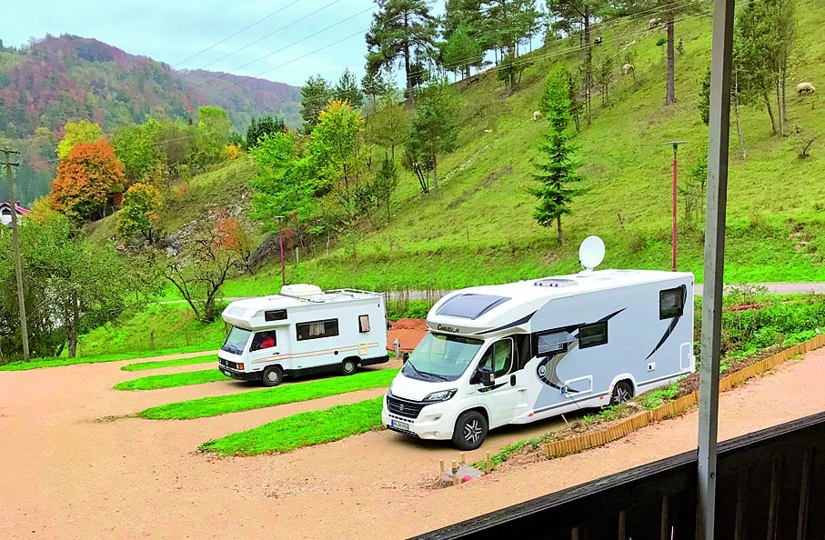 Der Stellplatz liegt in idyllischer Umgebung und bietet alles, was der Reisemobilist braucht.