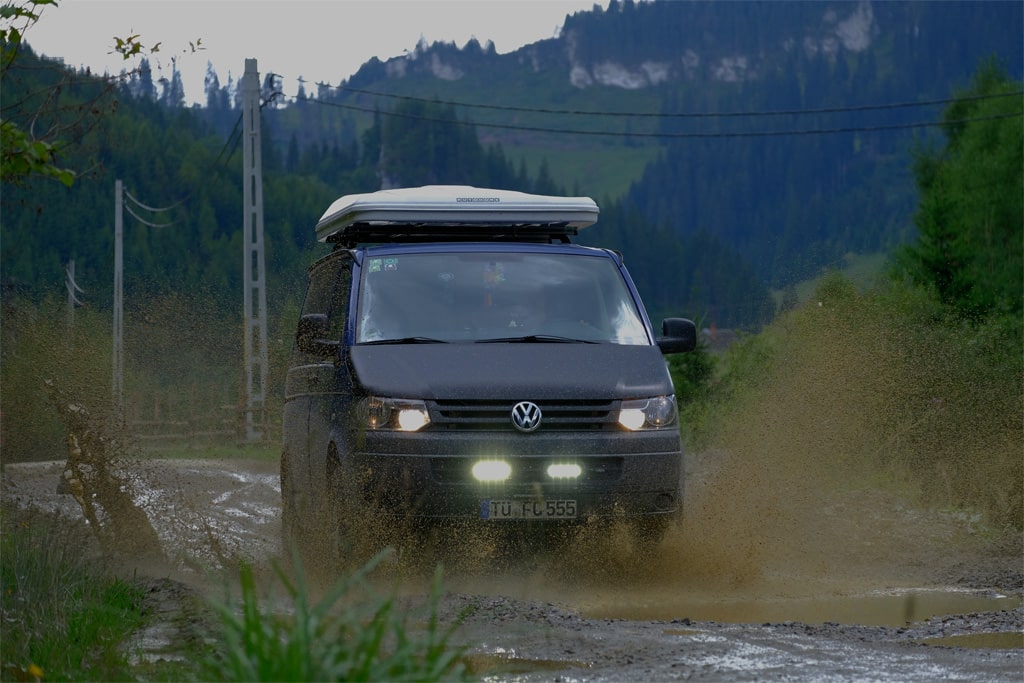 Im Praxischeck entlang der ukrainisch-rumänischen Grenze müssen die Fernscheinwerfer von Lazer Lamps zeigen was sie drauf haben.