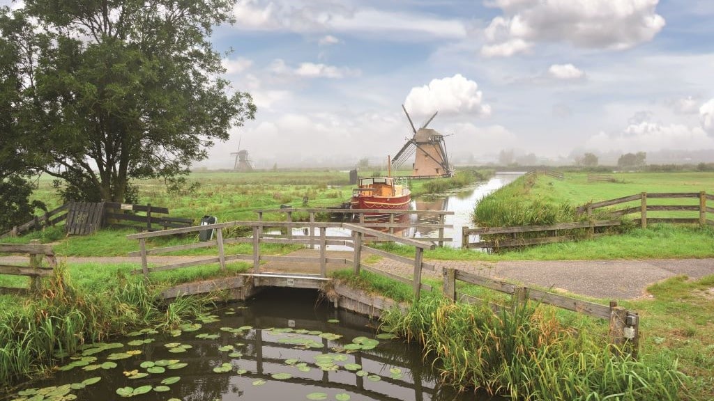 Typisch Holland – die vielen Windmühlen. Nicht nur mit dem Wohnmobil, auch mit dem Rad kommt man hier gut voran. 